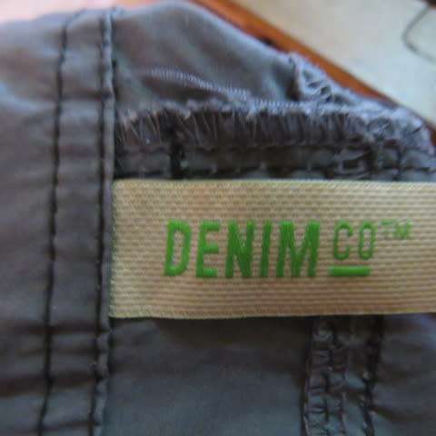 Grey casual pants by `Deniim + Co. In size 32/8. Cargo pockets on front. Tiestring in waist. As new.