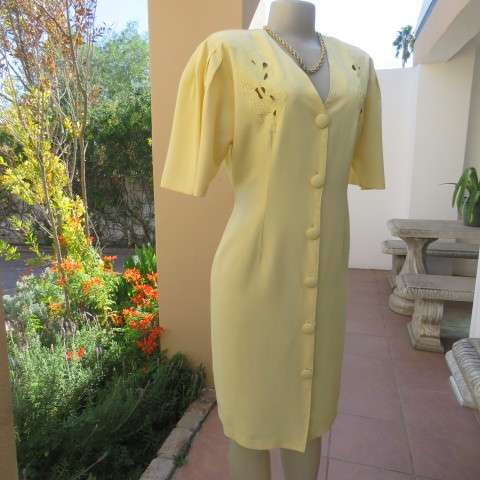 Top of the line corn colour vintage dress by 'Shelley' in size 37/13. As new.