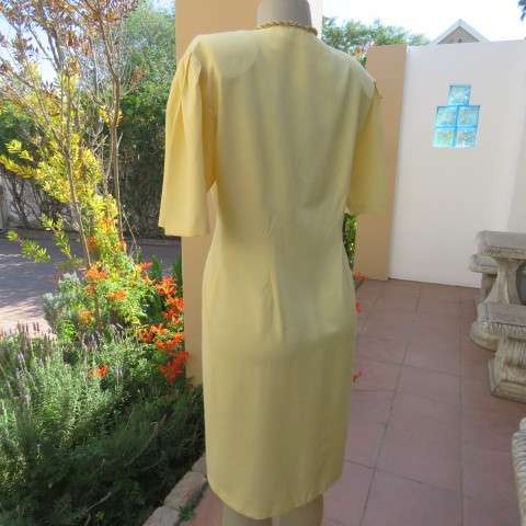 Top of the line corn colour vintage dress by 'Shelley' in size 37/13. As new.