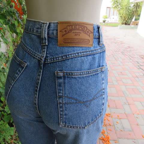 High waisted blue denim jeans in size 33/9 by JEP'S JEANS. In 100% cotton. Skinny legs.