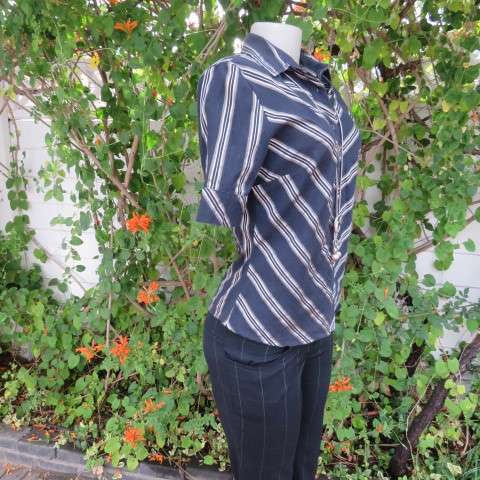 EXACT diagonal striped short sleeve top in black and cream. In size 32.