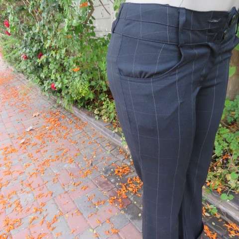 Beautiful black pants with large white check pattern.Yoked back.Size 31/7. Bootlegged. New cond.