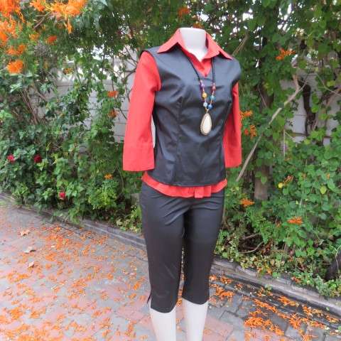 Black shiny pull over V neck ,sleeveless top that resembles vinyl on front. Size 34/10 by BESTS.