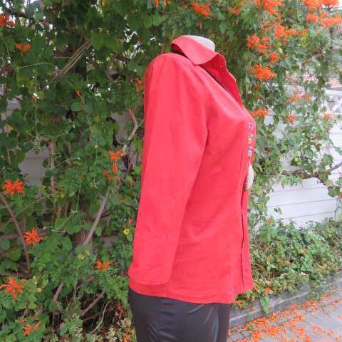 Bright sangria red button down top in size 34/10 by INSYNC.Shirt collar.In stretch cotton.