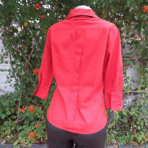 Bright sangria red button down top in size 34/10 by INSYNC.Shirt collar.In stretch cotton.