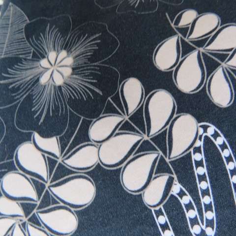 Pretty skater skrt in dark navy with white floral pattern.Yoked style waistband. Size 36/12.As new