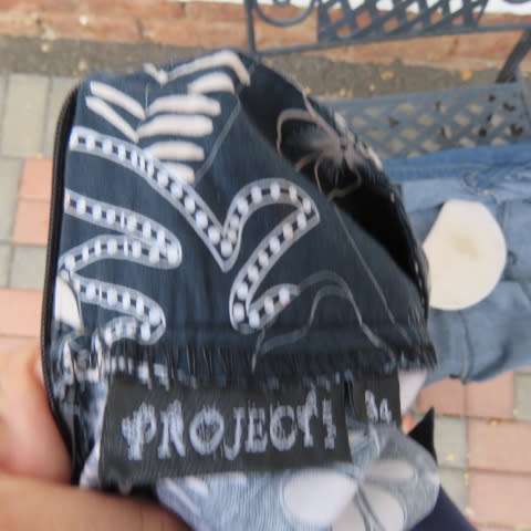 Pretty skater skrt in dark navy with white floral pattern.Yoked style waistband. Size 36/12.As new