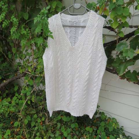 Handy off white handknitted men's pullover in cable knit. Done in acrylic yarn. Size Medium