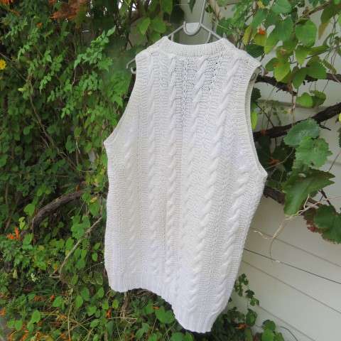 Handy off white handknitted men's pullover in cable knit. Done in acrylic yarn. Size Medium