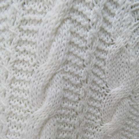 Handy off white handknitted men's pullover in cable knit. Done in acrylic yarn. Size Medium