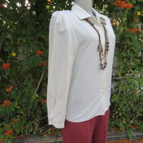 Amazing cream vintage button down top with embroidered shirt collar by SHELLEY size 34/10