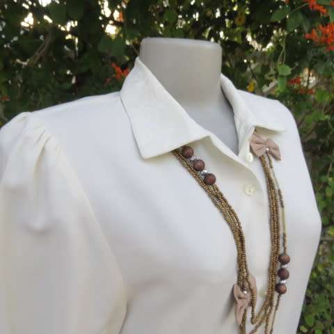 Amazing cream vintage button down top with embroidered shirt collar by SHELLEY size 34/10