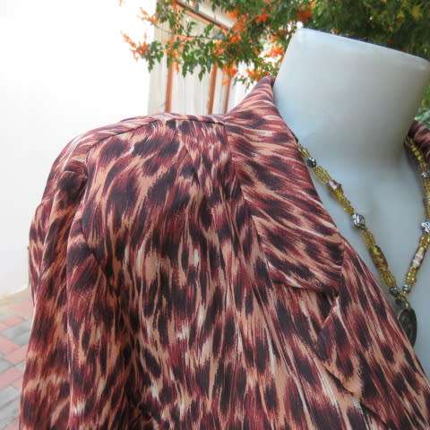 Pretty animal print top in brown colours by Kelso in size 34/10. Button down front with open collar.