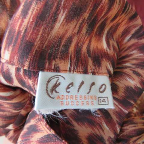 Pretty animal print top in brown colours by Kelso in size 34/10. Button down front with open collar.