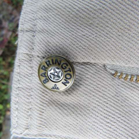 High waisted vintage pants in 100% heavy khaki colour cotton. Size 40/16 by BARRINGTON. As new