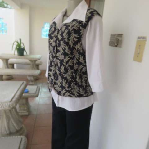 Exquisite new waistcoat in navy with cream small branches with leaves. By MARCONA size 38/14