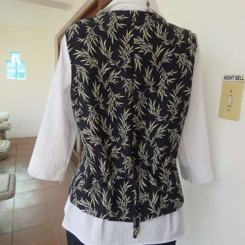 Exquisite new waistcoat in navy with cream small branches with leaves. By MARCONA size 38/14