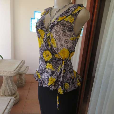 Seriously sexy foldover top in 100% nylon. In black,white and yellow pattern.Size 36/12 by KELSO