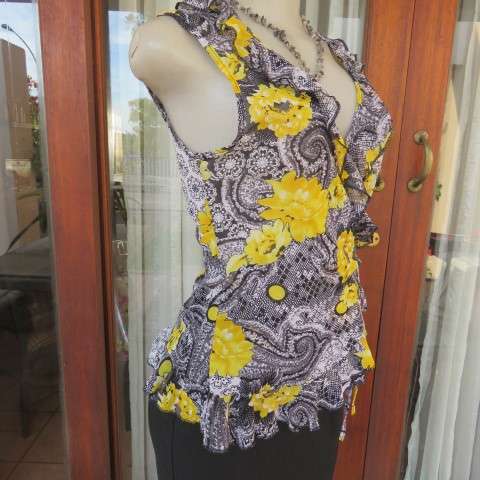 Seriously sexy foldover top in 100% nylon. In black,white and yellow pattern.Size 36/12 by KELSO