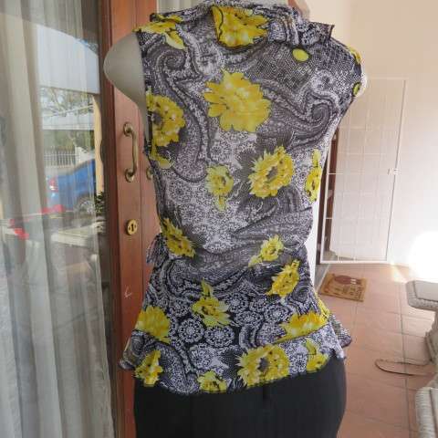 Seriously sexy foldover top in 100% nylon. In black,white and yellow pattern.Size 36/12 by KELSO