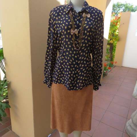 Absolute stunning long sleeve blouse from Germany in size 38/14 in navy with golden leaves. New cond