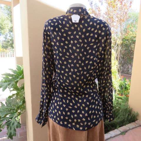 Absolute stunning long sleeve blouse from Germany in size 38/14 in navy with golden leaves. New cond