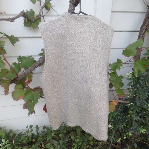 Handsome men's knitted waistcoat in mottled beige and ecru colours. Button down. Size L by Woolworth