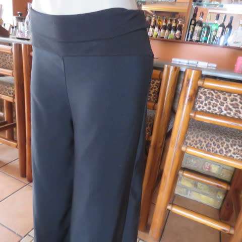 Stunning black culotte style wide legged floor length pants.By BE YOURSELF in size 36/12. New cond.