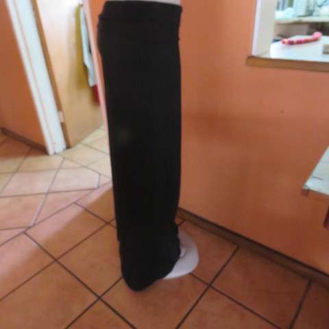Stunning black culotte style wide legged floor length pants.By BE YOURSELF in size 36/12. New cond.