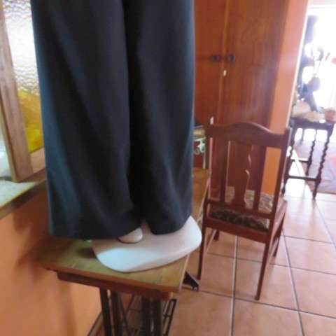 Stunning black culotte style wide legged floor length pants.By BE YOURSELF in size 36/12. New cond.