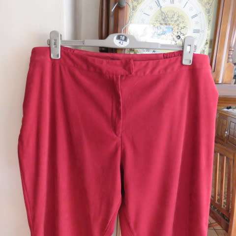 Fabulous maroon stretch polyester pants in size 46/22 by DONNA-CLAIRE.Back waist with elastic sides