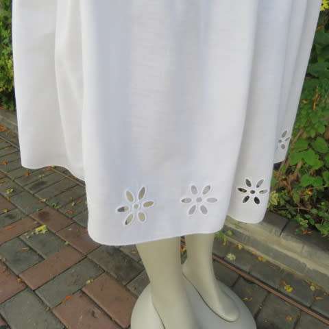 White fine cotton skirt with yoke and gathered bottom with lining, Embroidered border.Size 36/12
