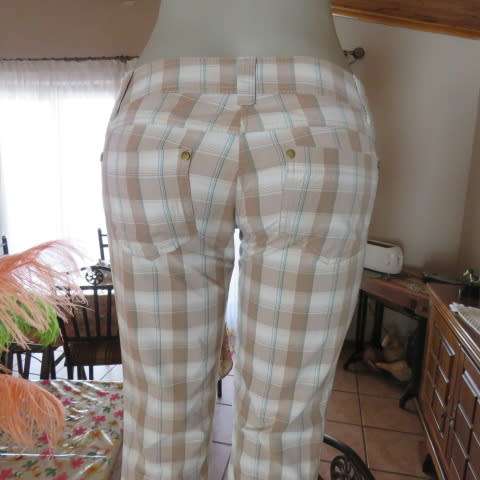 Chic bootlegged pants in neutral check with jade stripes. Size 33/9 from TRUWORTHS. New condition.