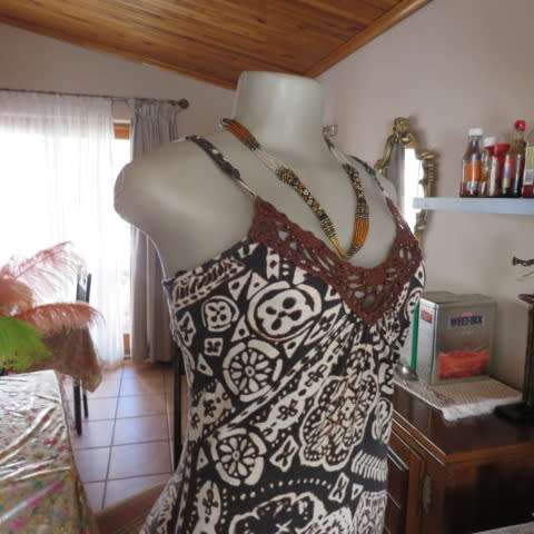 Sexy strappy top in brown and beige patterned stretch cotton fabric.Size 34/10 by INSYNC. Good cond.