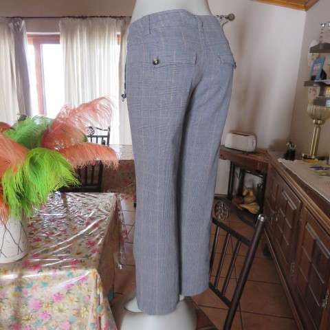Totally on trend heavy cotton straight legged pants in black and white check. Size 32-8 by LEGIT.