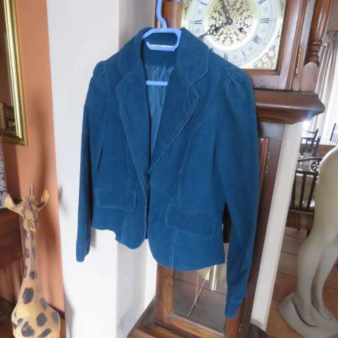 Pretty jade colour cropped corduroy 100% cotton jacket for girl 9 ti 10 years old. As new