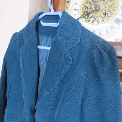 Pretty jade colour cropped corduroy 100% cotton jacket for girl 9 ti 10 years old. As new