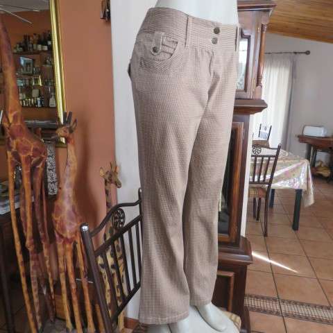 Easy to wear pants in soft stretch cotton INSYNCFORMAL size 38/14.Bootlegged. As new.