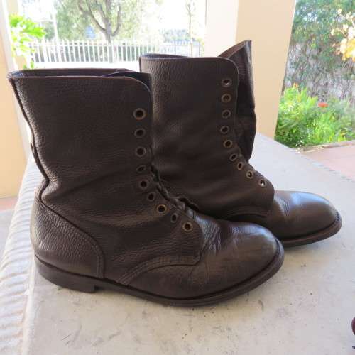 Pair of SADF brown genuine leather boots in size 8 issued 2004 by DWS. Army size 262M.Good cond.
