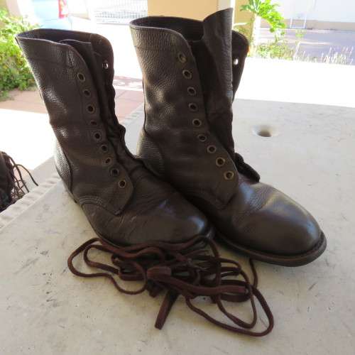 Pair of SADF brown genuine leather boots in size 8 issued 2004 by DWS. Army size 262M.Good cond.