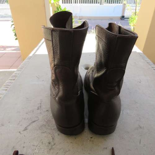 Pair of SADF brown genuine leather boots in size 8 issued 2004 by DWS. Army size 262M.Good cond.