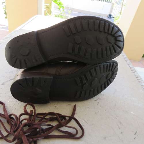 Pair of SADF brown genuine leather boots in size 8 issued 2004 by DWS. Army size 262M.Good cond.