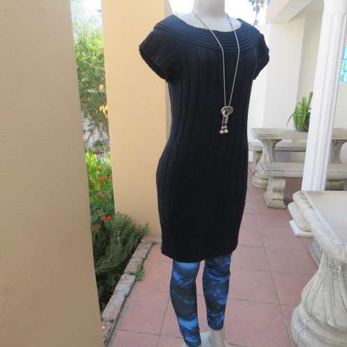 Up style black cable knit long top/short dress in size 34/10 by SEDUCTION. Capped sleeves.