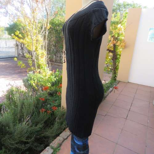 Up style black cable knit long top/short dress in size 34/10 by SEDUCTION. Capped sleeves.