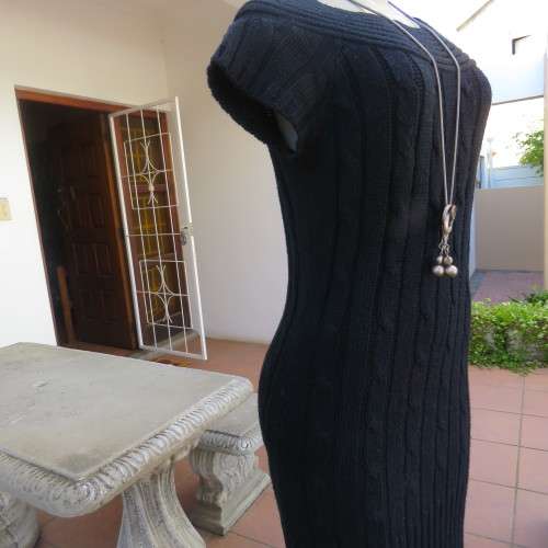 Up style black cable knit long top/short dress in size 34/10 by SEDUCTION. Capped sleeves.