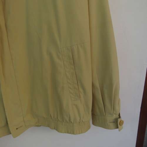 Men's rich cream jacket with zip up front by LETTFIELD size XXL.Blue and cream stripe lining.