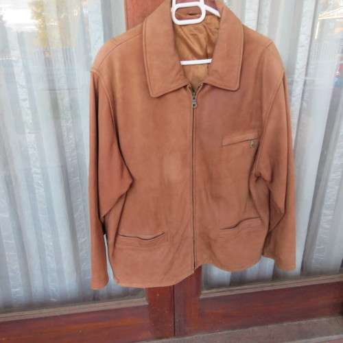 Handsome men's tan colour zip up genuine leather jacket with chest 120cm....Medium. Very good cond.