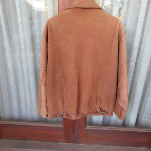 Handsome men's tan colour zip up genuine leather jacket with chest 120cm....Medium. Very good cond.