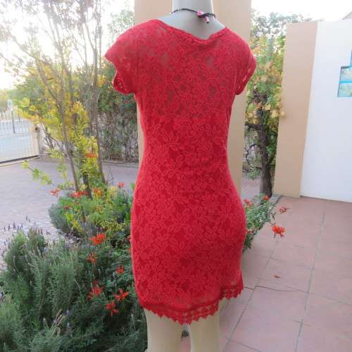 Little red lace dress with lining in size 34/10.Scoloped V neckline.Tiny sleeves. Mini length.As new