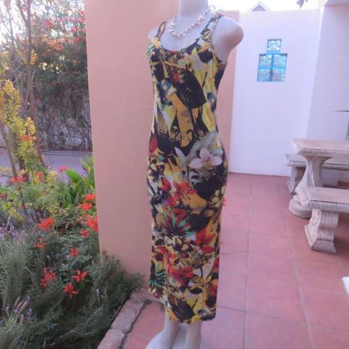 Sleek bodycon maxi dress in boho style colourful patterns.Size 34/10.Perfect fit.Scooped neckline.